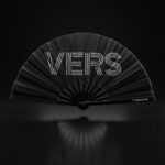 Festival Fan vějíř „VERS“ v černé barvě – statement pro Rave & CSD – Zobrazení 1