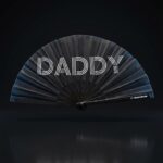 Festival Fan „DADDY“ v černé barvě – Rave & Pride doplněk – Zobrazení 1