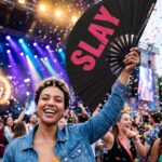 Festival Fan „SLAY“ v černo-růžové barvě – CSD & Rave doplněk – Zobrazení 4