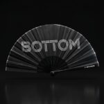 Festival Fan „BOTTOM“ v černé barvě – CSD & Rave doplněk – Zobrazení 1