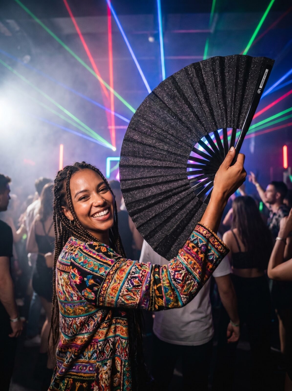 Festivalový vějíř černé třpytky – elegantní doplněk na rave i Pride – Zobrazení 2