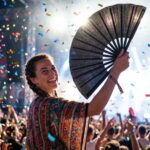 Festivalový vějíř černé třpytky – elegantní doplněk na rave i Pride – Zobrazení 4