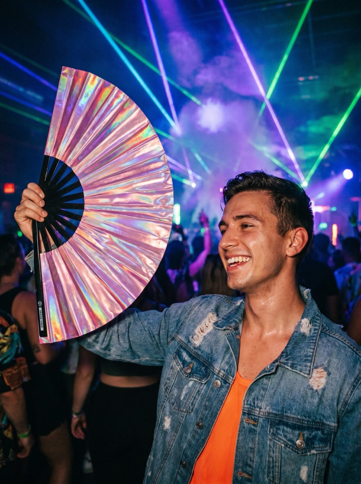Festival Fan holografické růžové barvy – duhový doplněk Pride – Zobrazení 2