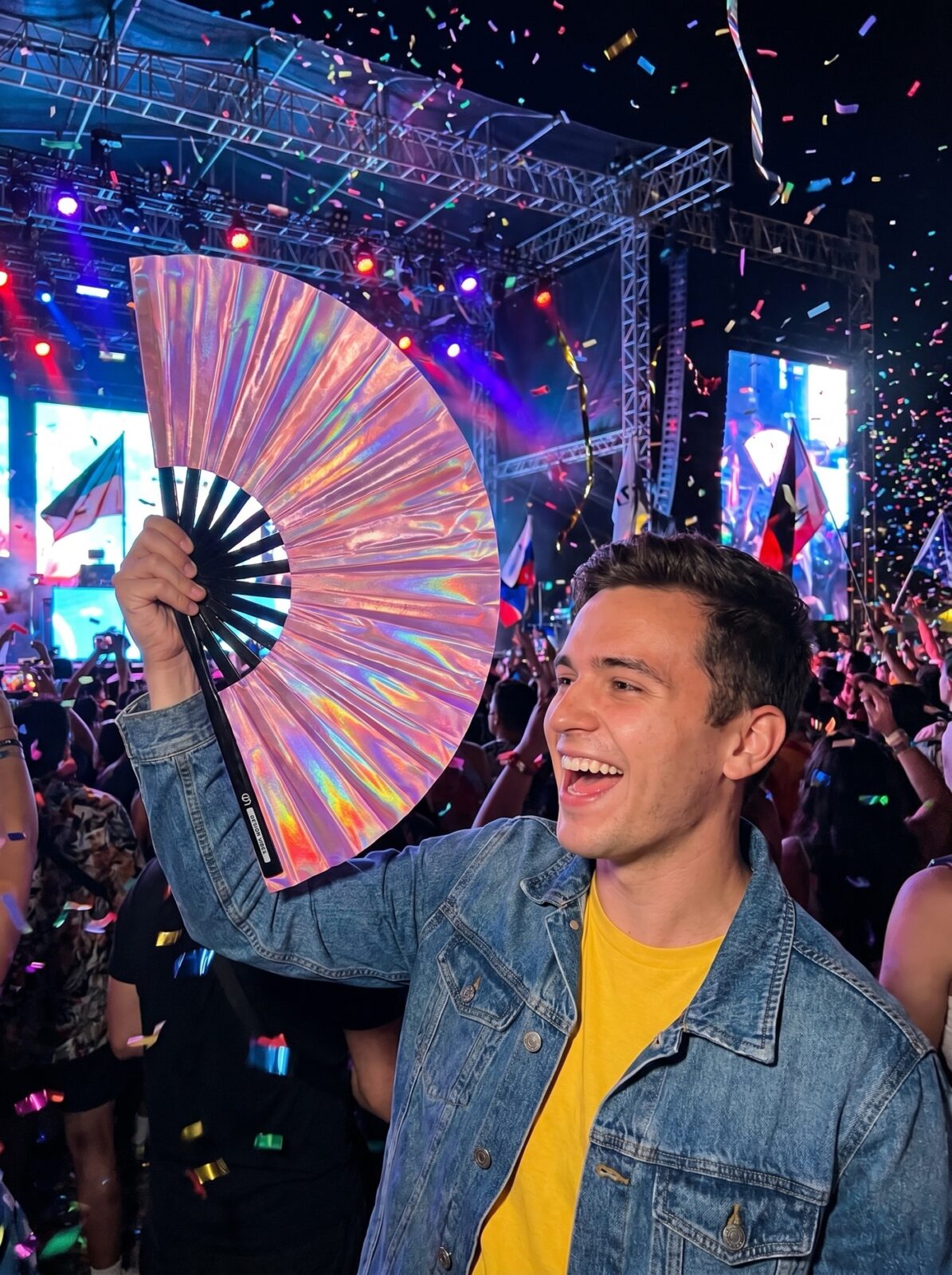 Festival Fan holografické růžové barvy – duhový doplněk Pride – Zobrazení 4