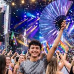 Festival Fan holografický modrofialový metalický doplněk – Rave doplněk – Zobrazení 4