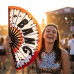 Festival Fan komiks „BANG“ v červené a bílé barvě – Rave & party doplněk – Zobrazení 3