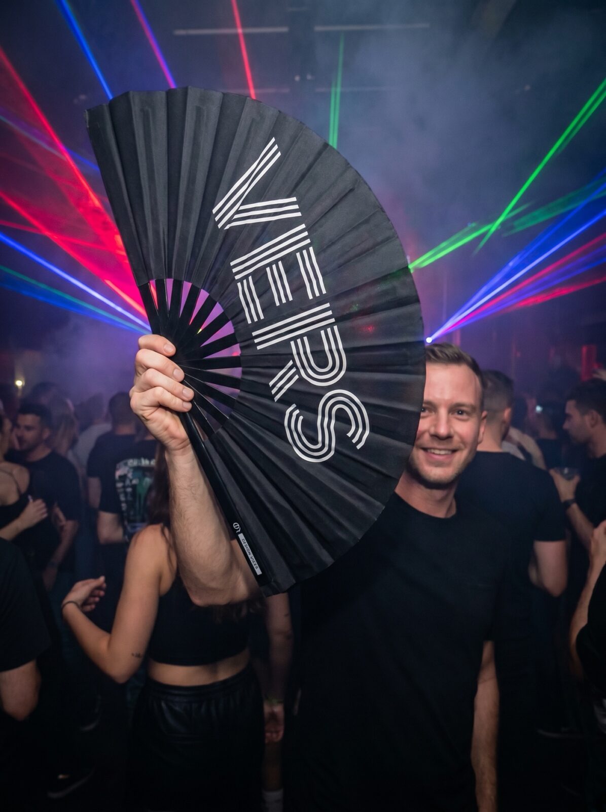 Festival Fan vějíř „VERS“ v černé barvě – statement pro Rave & CSD – Zobrazení 2