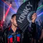 Festival Fan „KINKY“ v černé barvě – statement Rave & Pride – Zobrazení 2