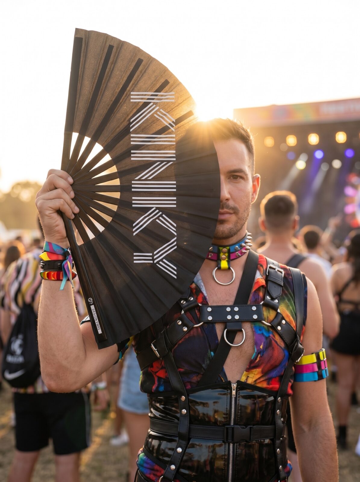 Festival Fan „KINKY“ v černé barvě – statement Rave & Pride – Zobrazení 3