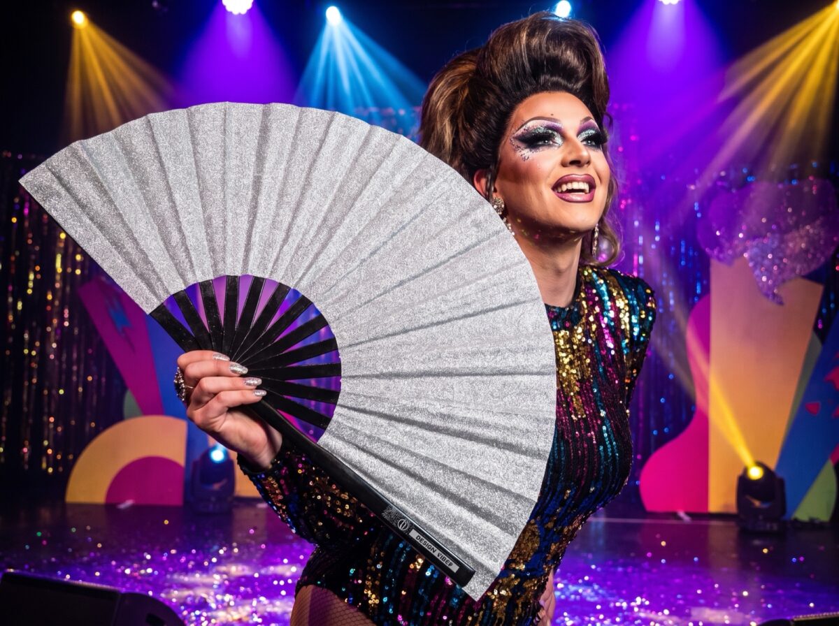 Festival Fan, stříbrný s třpytky, třpytivý doplněk na Rave a CSD, Zobrazení 5