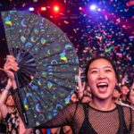 Festival Fan s motivy měsíce a motýlů, duha na černém pozadí, pro festivaly a styl boho, Zobrazení 4