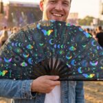 Festival Fan s motivy měsíce a motýlů, duha na černém pozadí, pro festivaly a styl boho, Zobrazení 3