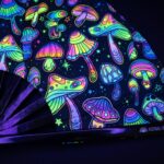 Festival Fan s neonovými houbami, pestré na černém pozadí pro psytrance a Goa, Zobrazení 5