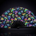 Festival Fan s neonovými houbami, pestré na černém pozadí pro psytrance a Goa, Zobrazení 1
