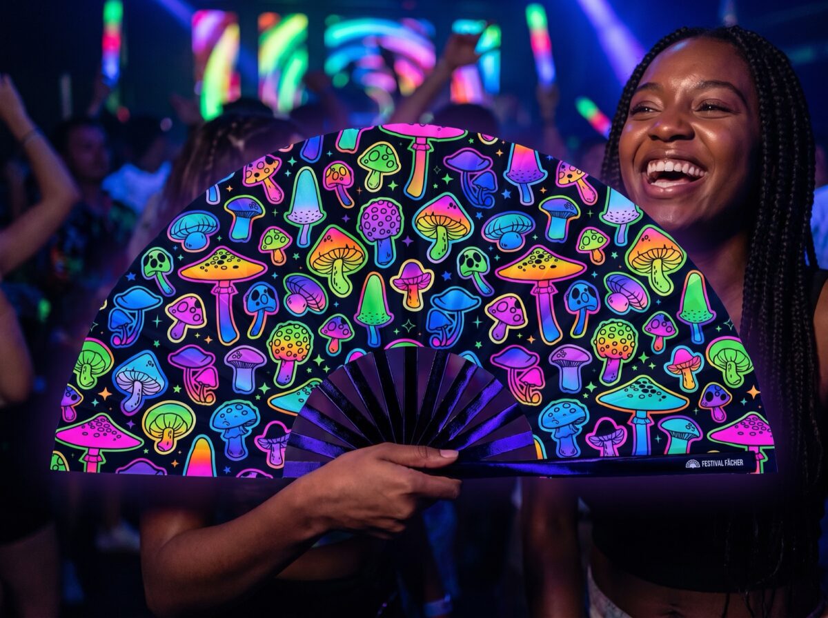 Festival Fans s neonovými houbami, černé, s airbrushovým potiskem, pro Goa a psytrance, Zobrazení 2