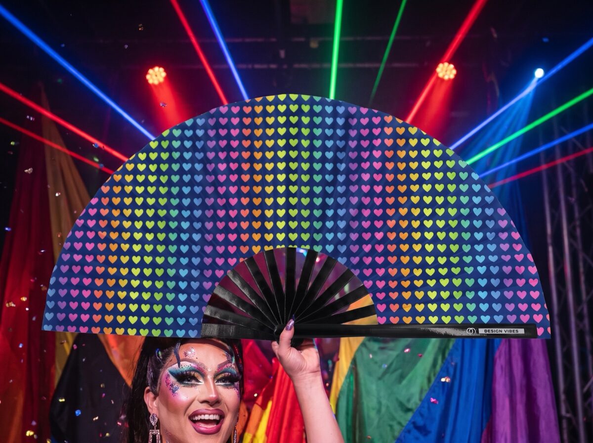 Festival Fan, tmavě modrý s duhovými srdíčky, CSD & Pride, Zobrazení 5