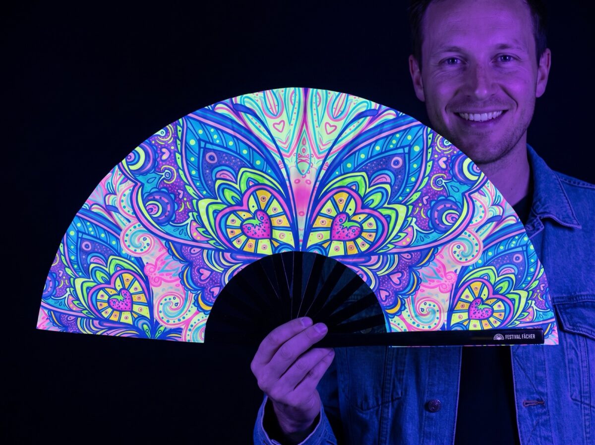 Festival Fan s motivem motýlí mandaly v tyrkysové barvě pro psytrance a Rave Rave (UV)