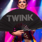 Festival Fan „TWINK“ v černé barvě, s motivem Rave a Pride statement, Zobrazení 5