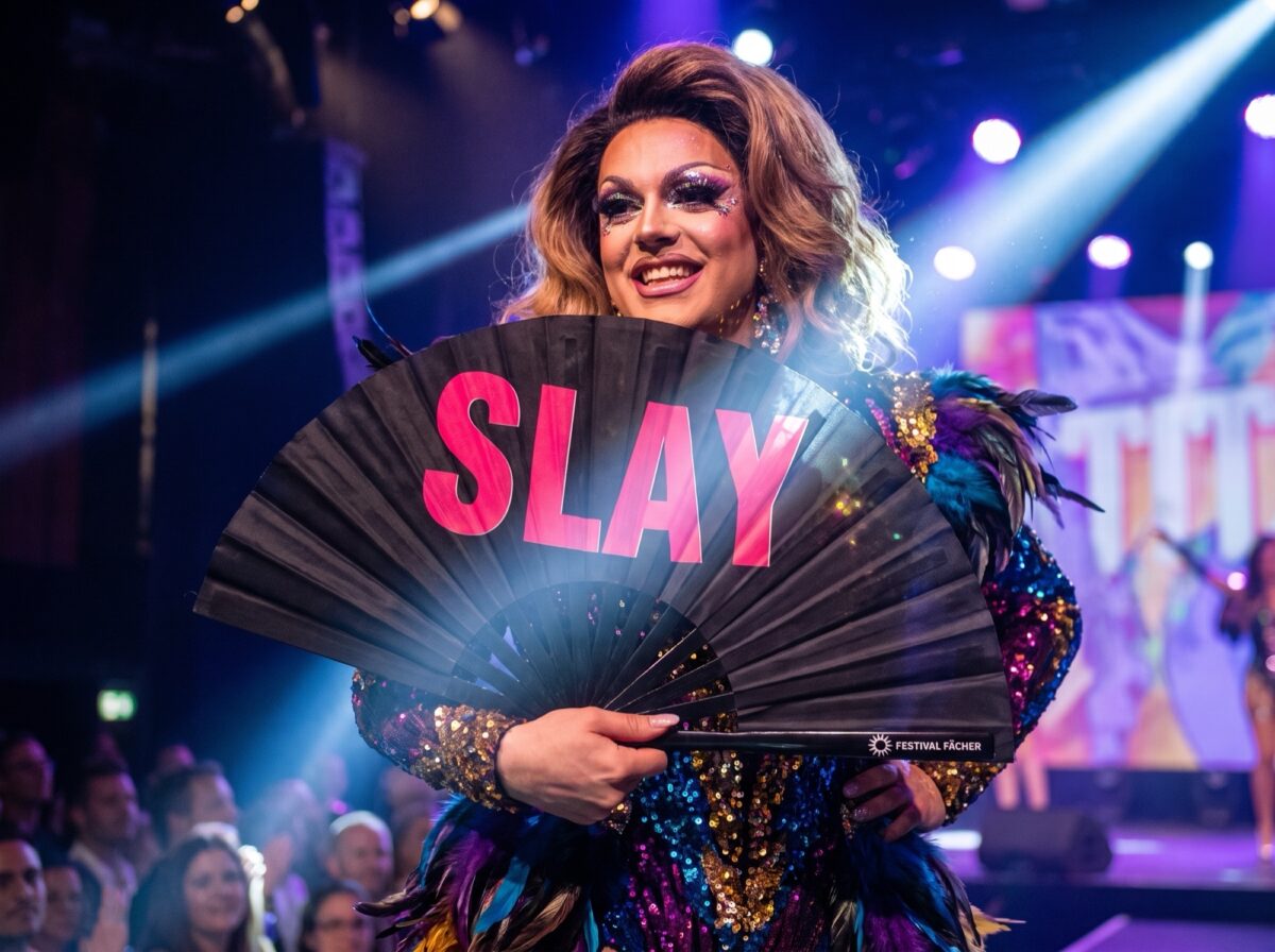 Festival Fan „SLAY“ v černé a růžové barvě, doplněk na CSD a Rave, Zobrazení 5
